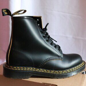 Dr. Martens 1460 SMOOTH LEATHER LACE UP BOOTS